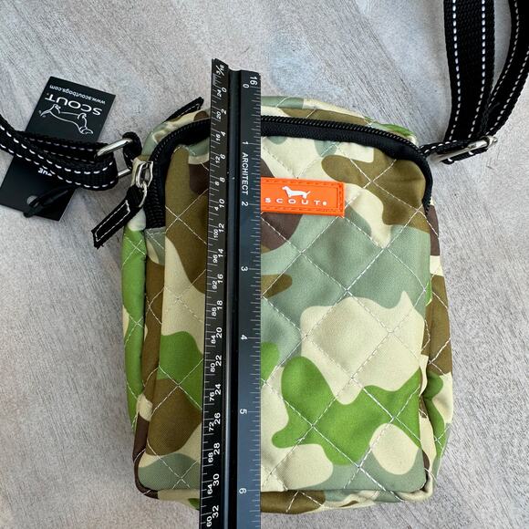Scout The Micromanager Crossbody Bag Happy Glamper Camouflage Zipper Handbag New - Picture 5 of 11